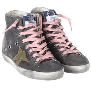 𝙂𝙤𝙡𝙙𝙚𝙣 𝙜𝙤𝙤𝙨𝙚 𝙜𝙧𝙚𝙮 𝙛𝙧𝙖𝙣𝙘𝙮